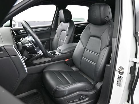 Certified 2022 Porsche Cayenne Platinum Edition AWD/4WD image 5