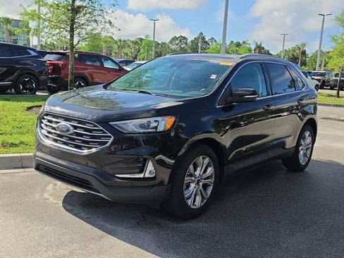 Used 2021 Ford Edge Titanium FWD image 2