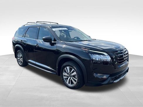 Used 2023 Nissan Pathfinder SL w/ Black Appearance Package AWD/4WD image 7