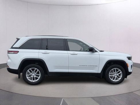 Certified 2025 Jeep Grand Cherokee Laredo X w/ Luxury Tech Group I AWD/4WD image 5