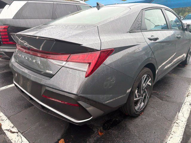 Used 2025 Hyundai Elantra SEL FWD image 10