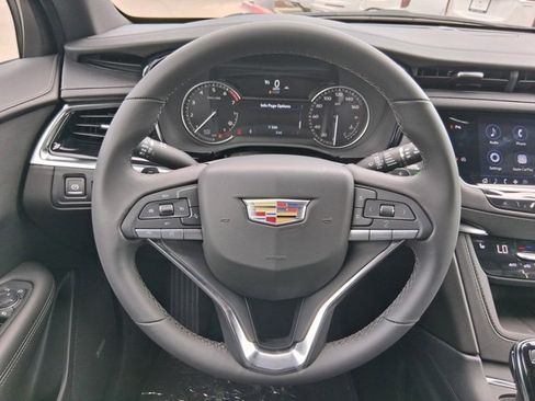New 2025 Cadillac XT6 Luxury image 10