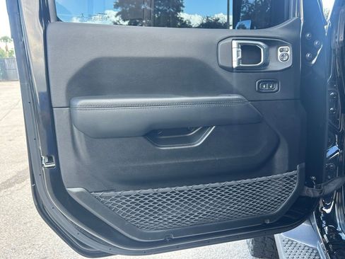 Used 2021 Jeep Wrangler Unlimited Sahara image 34