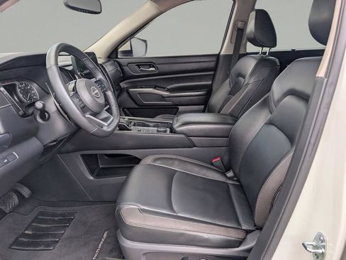 Used 2022 Nissan Pathfinder SL w/ Cargo Package AWD/4WD image 22