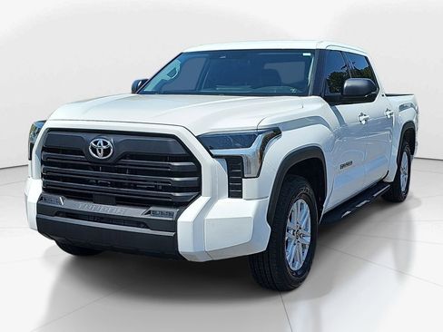 Used 2022 Toyota Tundra SR5 w/ SR5 Premium Package AWD/4WD image 11