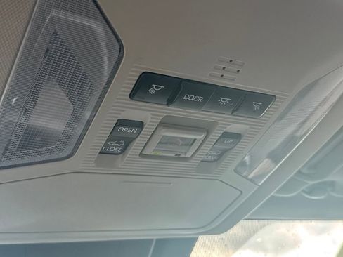 Used 2021 Toyota RAV4 XLE Premium image 28