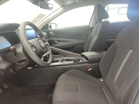 Used 2025 Hyundai Elantra SE image 14