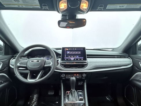 Used 2024 Jeep Compass Sport image 19