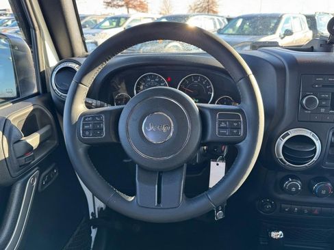 Used 2015 Jeep Wrangler Unlimited Sahara w/ Connectivity Group image 12