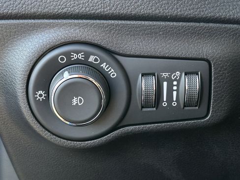 Used 2020 Jeep Compass Latitude AWD/4WD image 24
