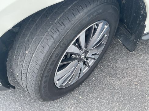 Used 2018 Nissan Pathfinder SL AWD/4WD image 11