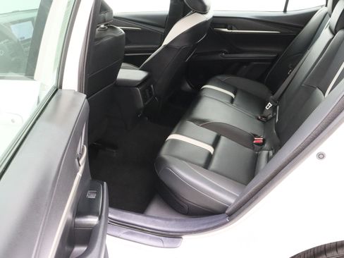 Used 2025 Toyota Camry SE FWD image 27