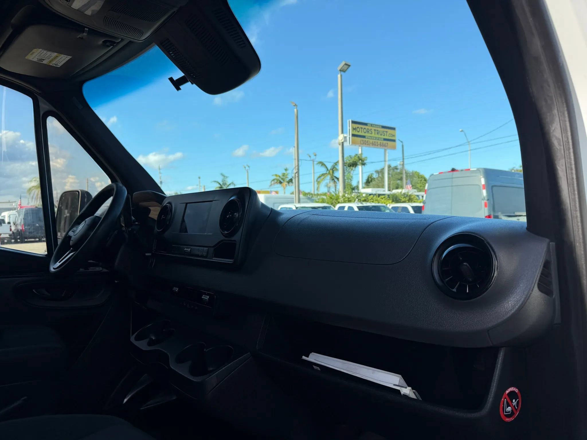 Used 2019 Freightliner Sprinter 3500 w/ Premium Package RWD image 18