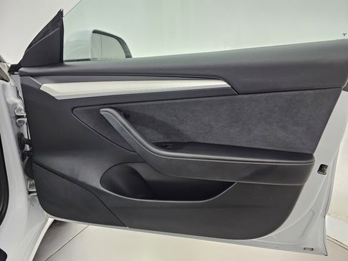 Used 2021 Tesla Model 3 Standard Range Plus image 16