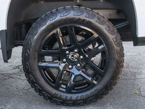 Used 2025 Chevrolet Silverado 1500 Custom Trail Boss w/ Dark Appearance Package image 10