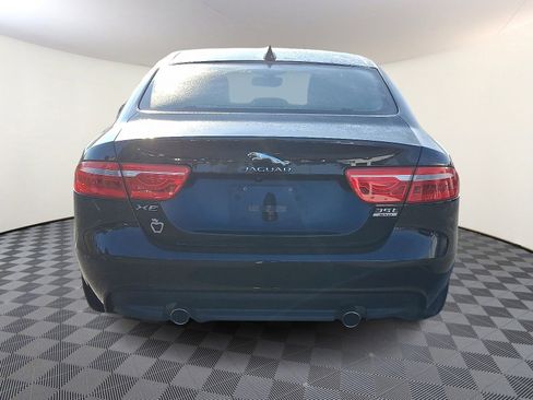 Used 2017 Jaguar XE Premium image 3