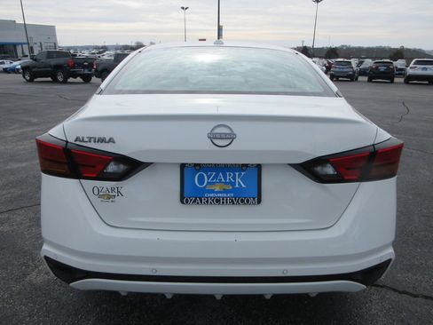 Used 2025 Nissan Altima 2.5 SV image 4
