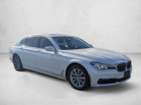 Used 2018 BMW 740i xDrive 740i xDrive image 3