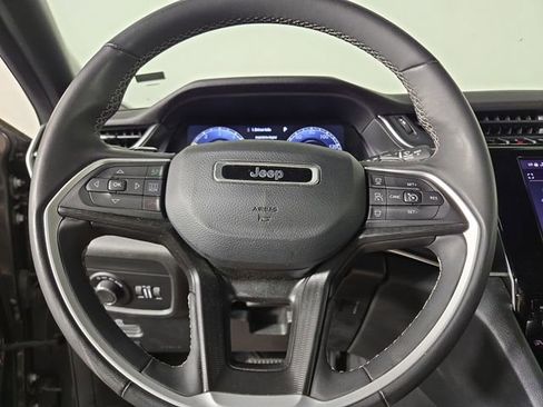 Used 2023 Jeep Grand Cherokee L Laredo AWD/4WD image 23