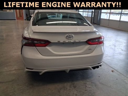 Used 2024 Toyota Camry SE image 7
