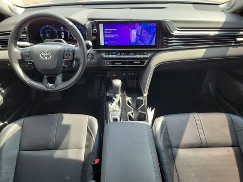 Used 2025 Toyota Camry XLE AWD/4WD image 8