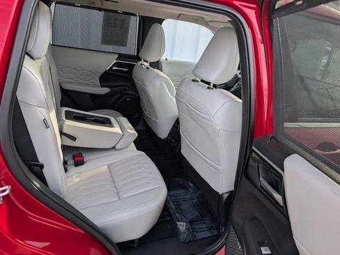 Used 2025 Mitsubishi Outlander SEL image 32