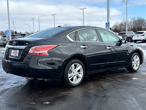 Used 2015 Nissan Altima 2.5 SV image 9