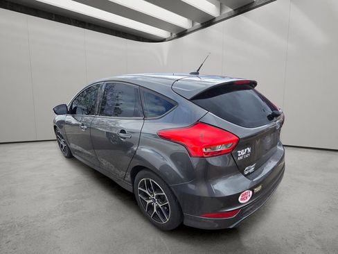 Used 2016 Ford Focus SE w/ SE Sport Package image 4