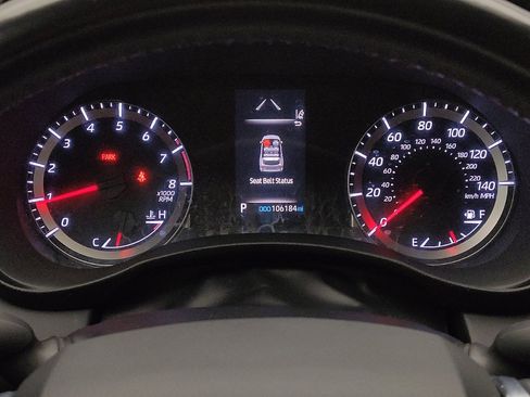 Used 2021 Toyota Highlander LE AWD/4WD image 23