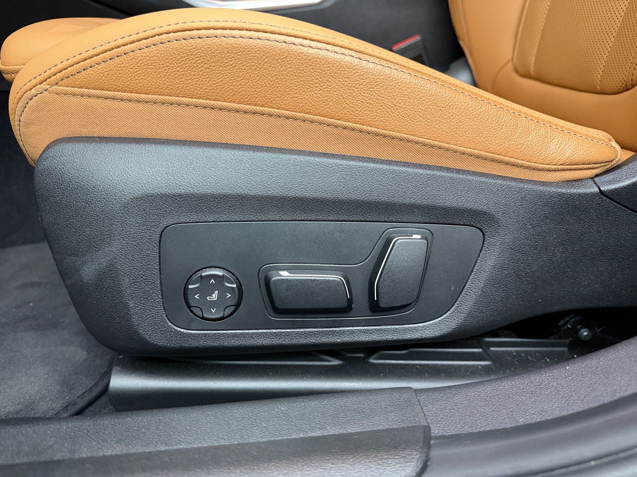 Used 2026 BMW 330i Sedan w/ M Sport Package RWD image 15