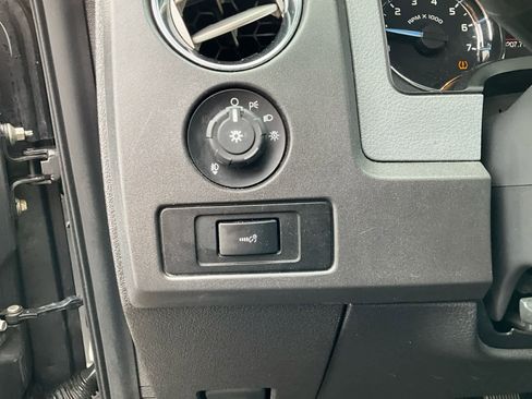 Used 2011 Ford F150 XLT w/ XLT Chrome Pkg image 19