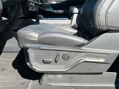 Used 2025 Ford F250 Platinum w/ FX4 Off-Road Package image 13