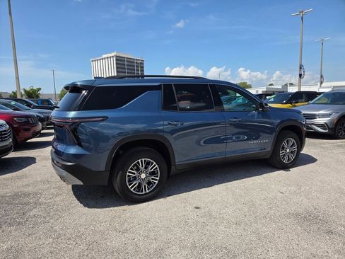 Used 2025 Chevrolet Traverse LT FWD image 12
