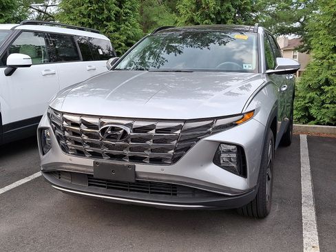 Certified 2024 Hyundai Tucson Limited AWD/4WD image 2
