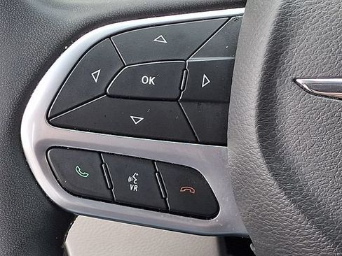 Used 2024 Chrysler Pacifica Touring-L FWD image 21