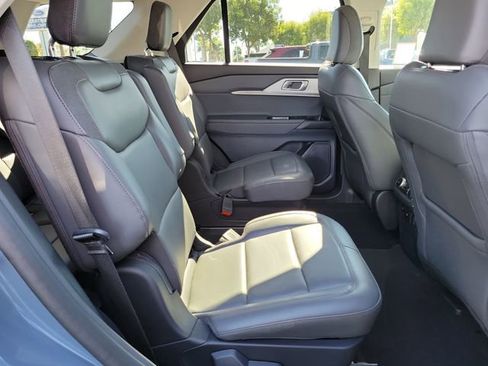 Used 2025 Ford Explorer Active w/ Active Comfort Package image 17