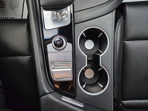 Used 2025 Genesis G70 2.5T image 29