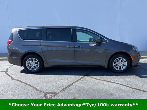 Certified 2023 Chrysler Pacifica Touring-L image 2