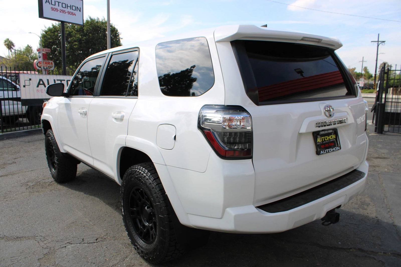 Used 2019 Toyota 4Runner SR5 AWD/4WD image 11