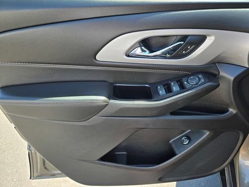 Used 2020 Chevrolet Traverse LT w/ Driver Confidence II Package AWD/4WD image 16
