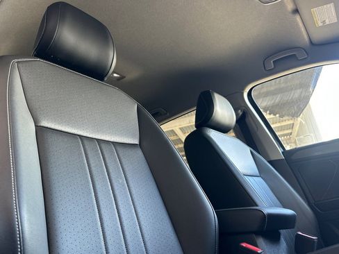 Used 2023 Volkswagen Tiguan SE image 19