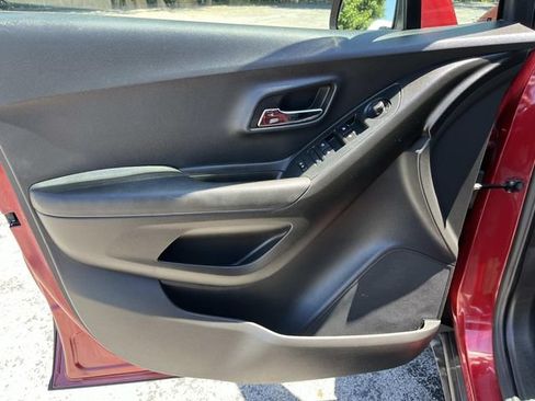 Used 2019 Chevrolet Trax LT w/ Driver Confidence Package FWD image 25