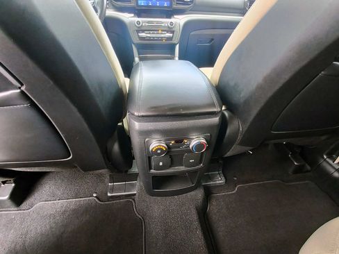 Used 2020 Ford Explorer XLT RWD image 12