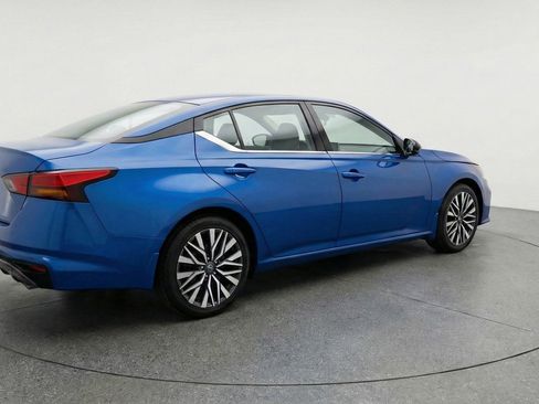 Used 2025 Nissan Altima 2.5 SV image 9