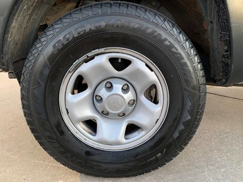 Used 2015 Toyota Tacoma PreRunner w/ Convenience Package image 15