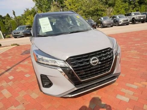Used 2023 Nissan Kicks SR w/ SR Premium Package FWD image 4