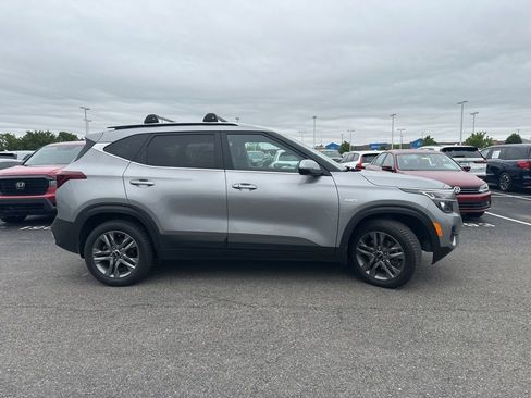 Used 2022 Kia Seltos S AWD/4WD image 11