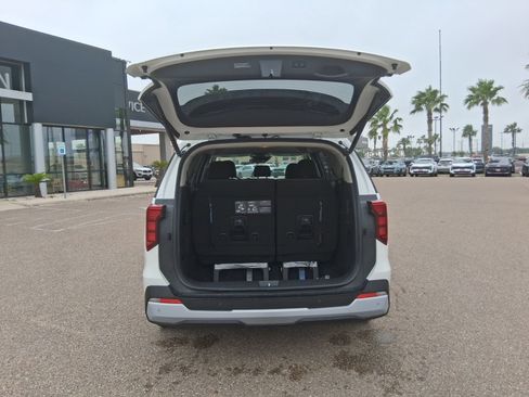 New 2026 Kia Carnival EX FWD image 6