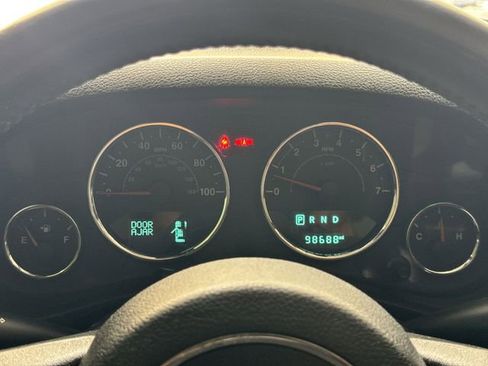 Used 2016 Jeep Wrangler Unlimited Sahara w/ Connectivity Group AWD/4WD image 11