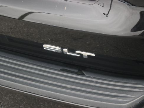 Used 2023 GMC Yukon SLT w/ SLT Premium Package image 11